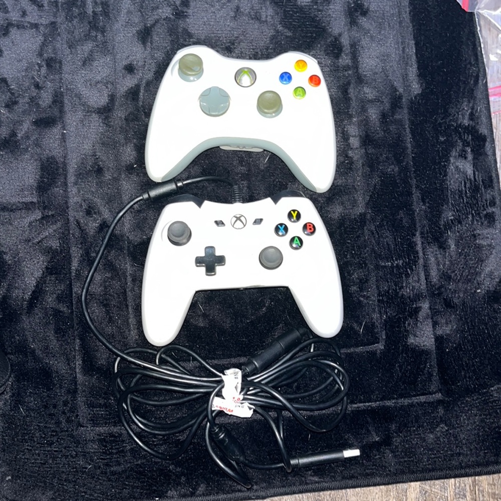 Microsoft Xbox 360 controllers